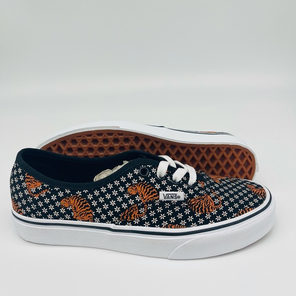 Authentic Classic Vans - Picture 7 of 9